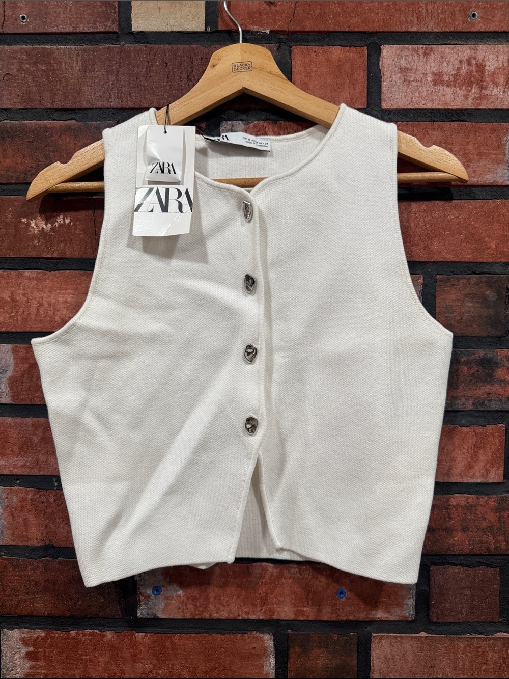 Zara Cream Sleeveless Button-Front Knit Crop Top